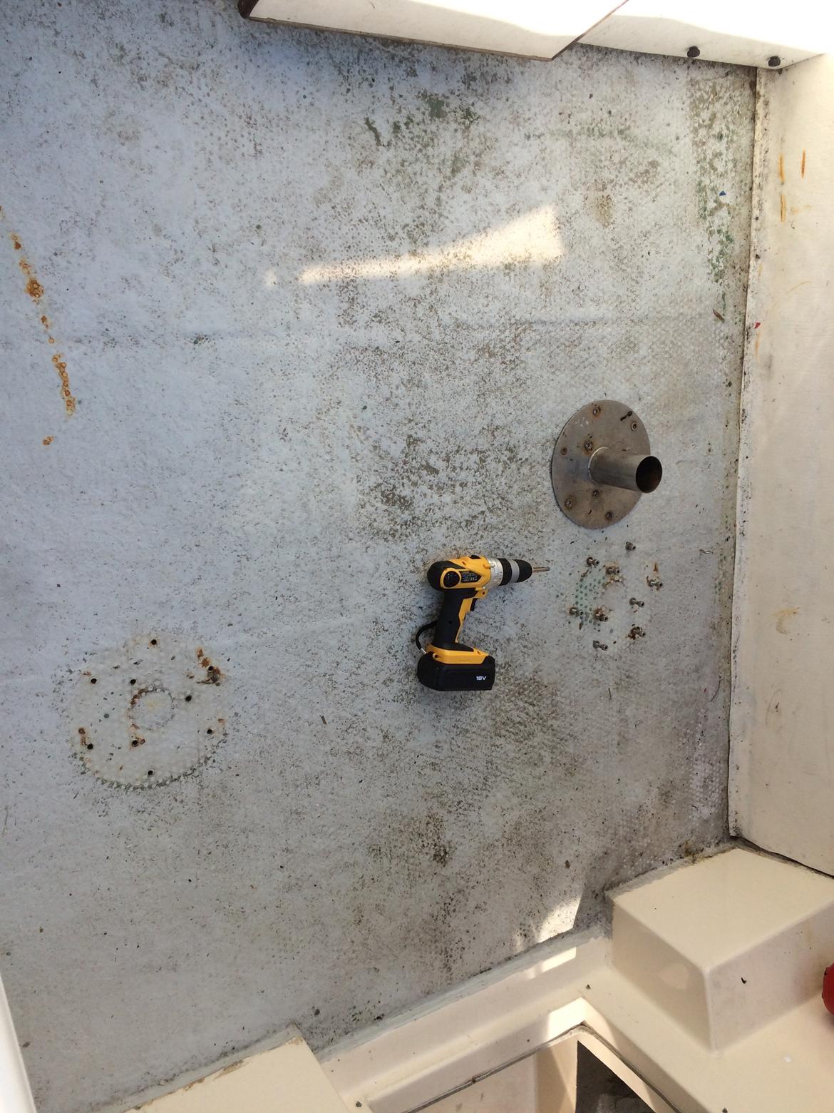 Shetland 570 - Cockpit gulv før vask.... billede 12