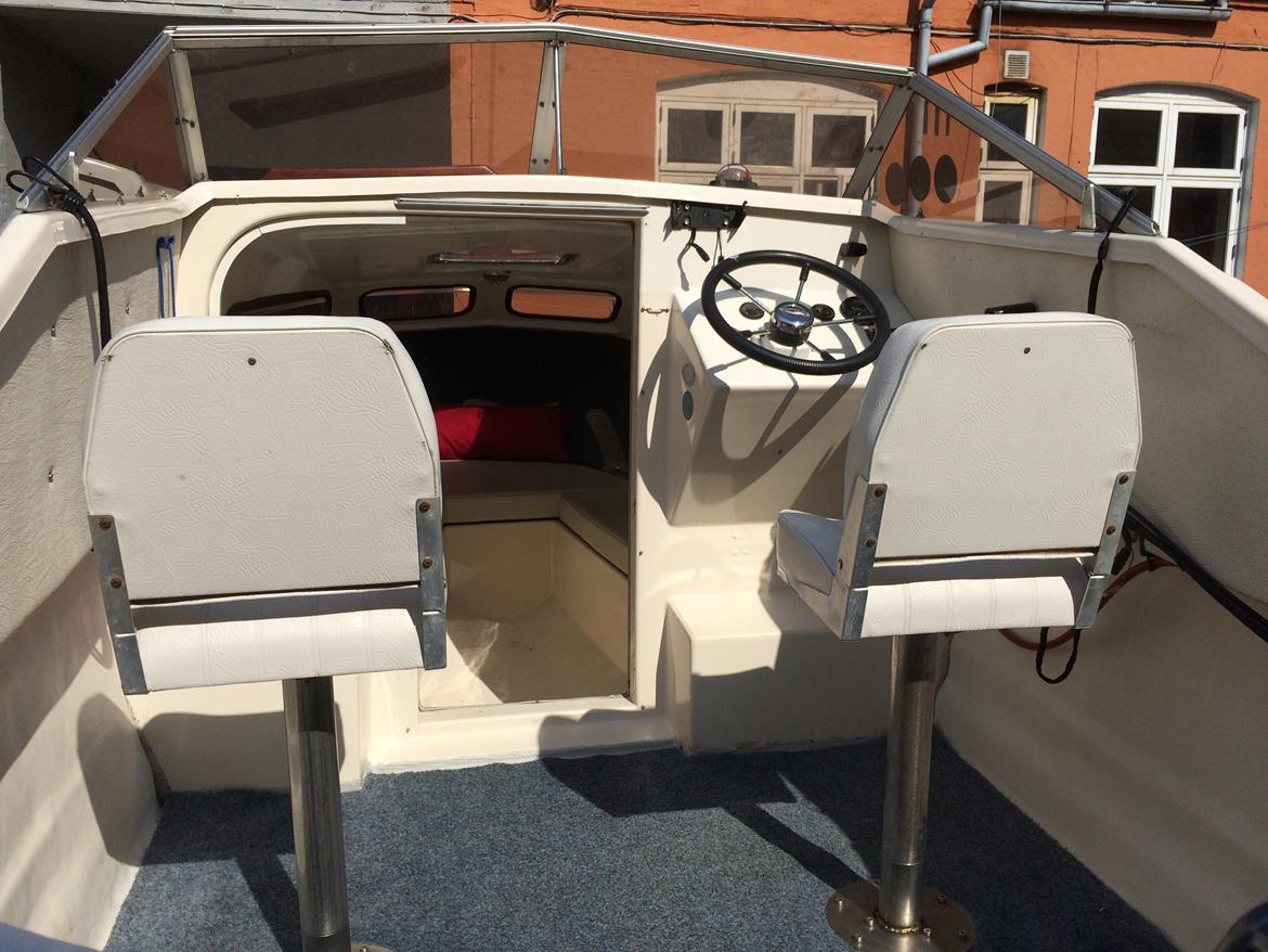 Shetland 570 - Sådan! Tæppe og stole monteret igen...... billede 24