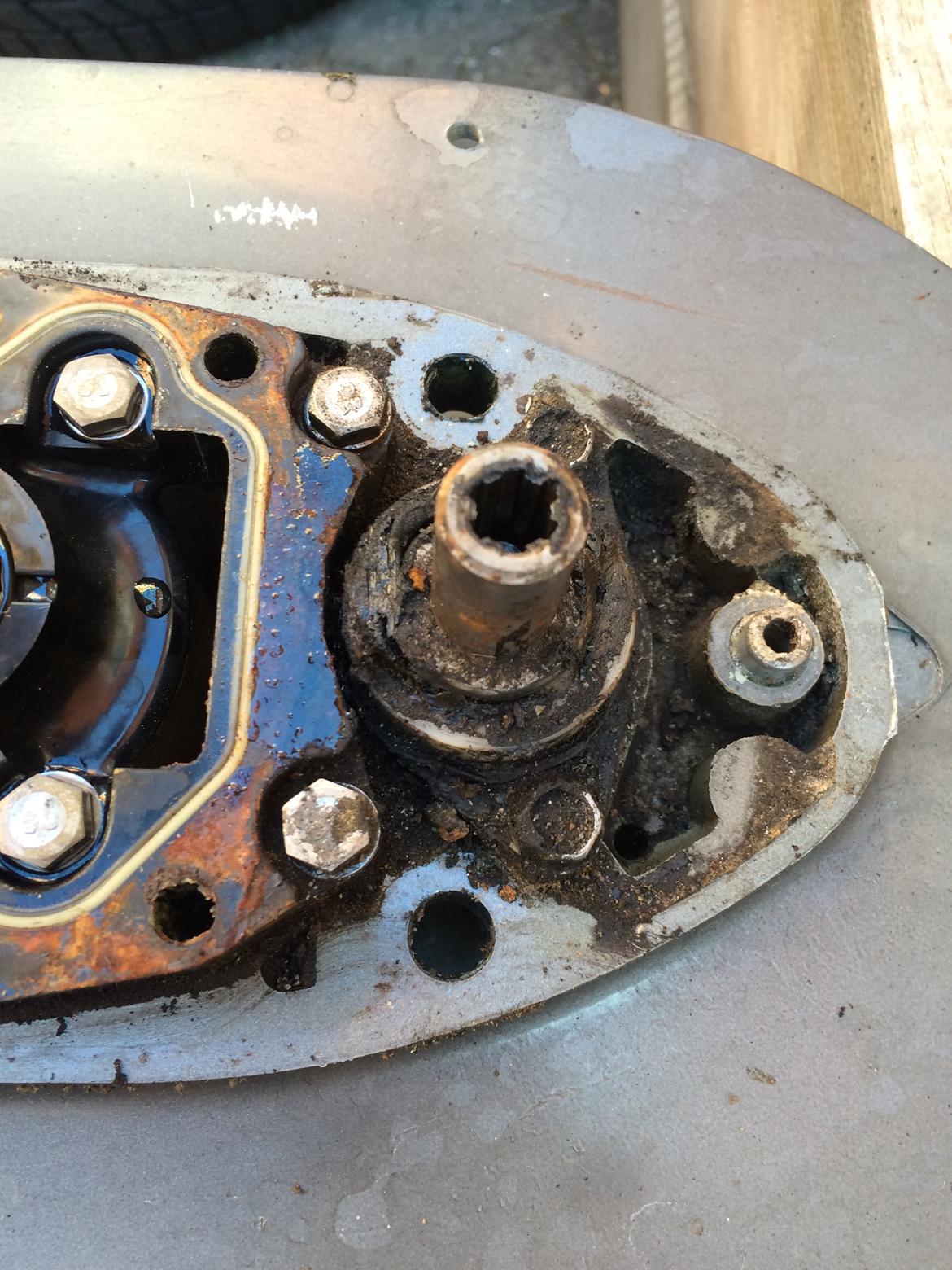 Shetland 570 - Der samler sig jo lidt skidt i sådan en bandit :) billede 26