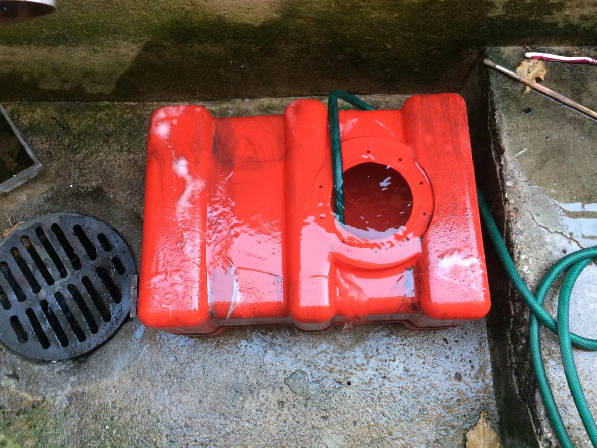 Shetland 570 - Rensning af tank i meget varmt vand, efterfølgende tørring, og til sidst "spritte" den af. billede 30