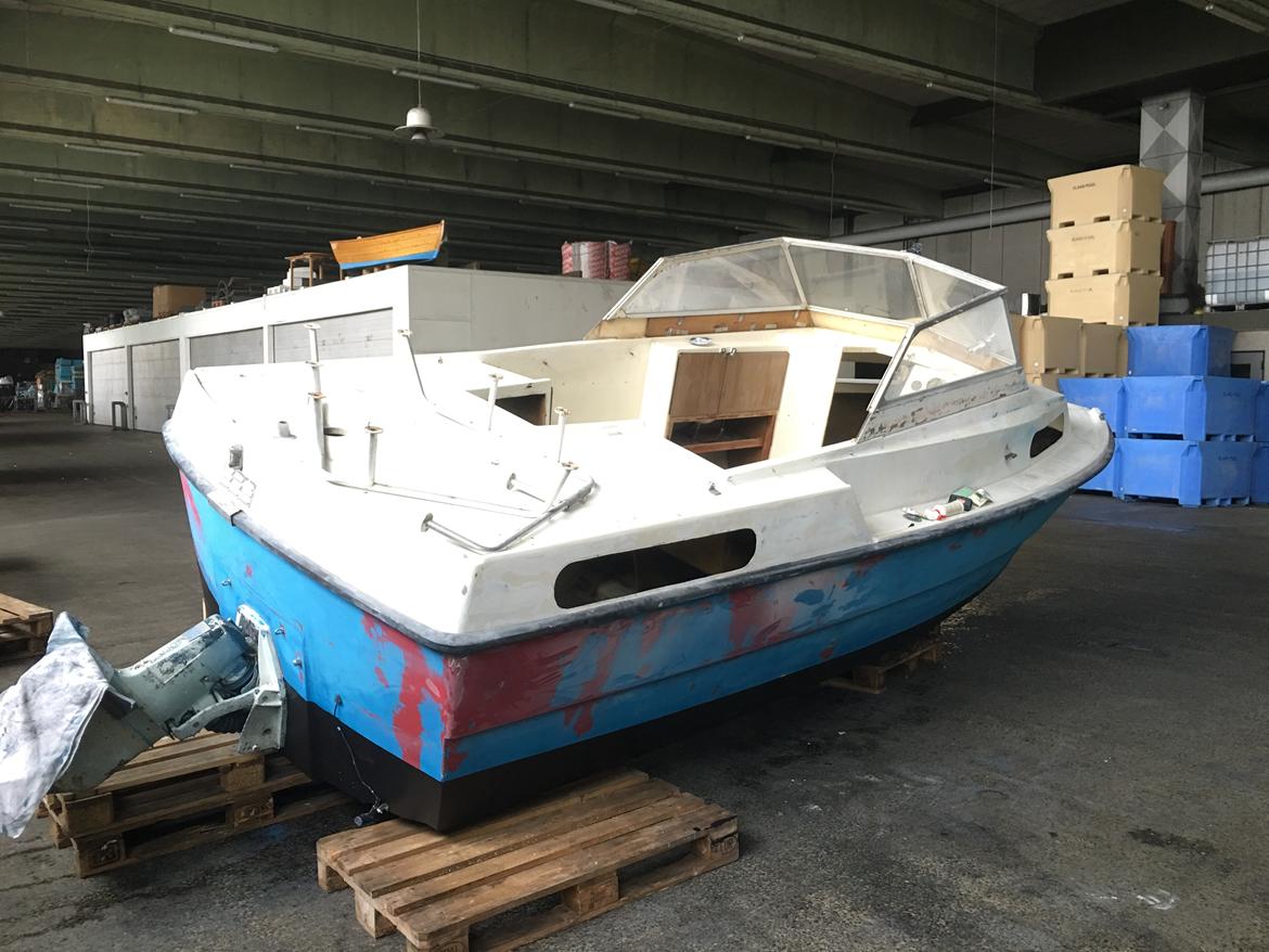 Folkeparca Folkeparca 22 - Efter den er blevet slebet ned og har fået sort bundmaling. billede 3