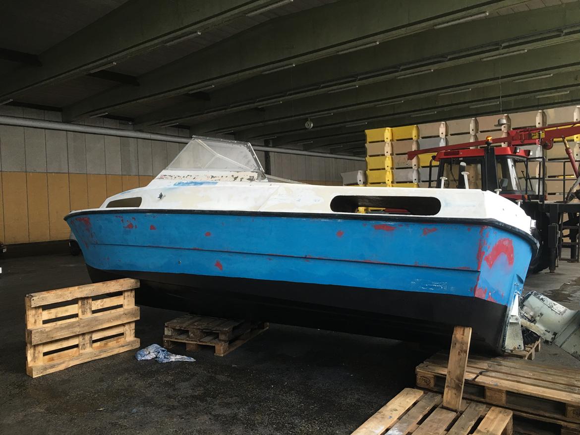 Folkeparca Folkeparca 22 - Efter den er blevet slebet ned og har fået sort bundmaling. billede 4