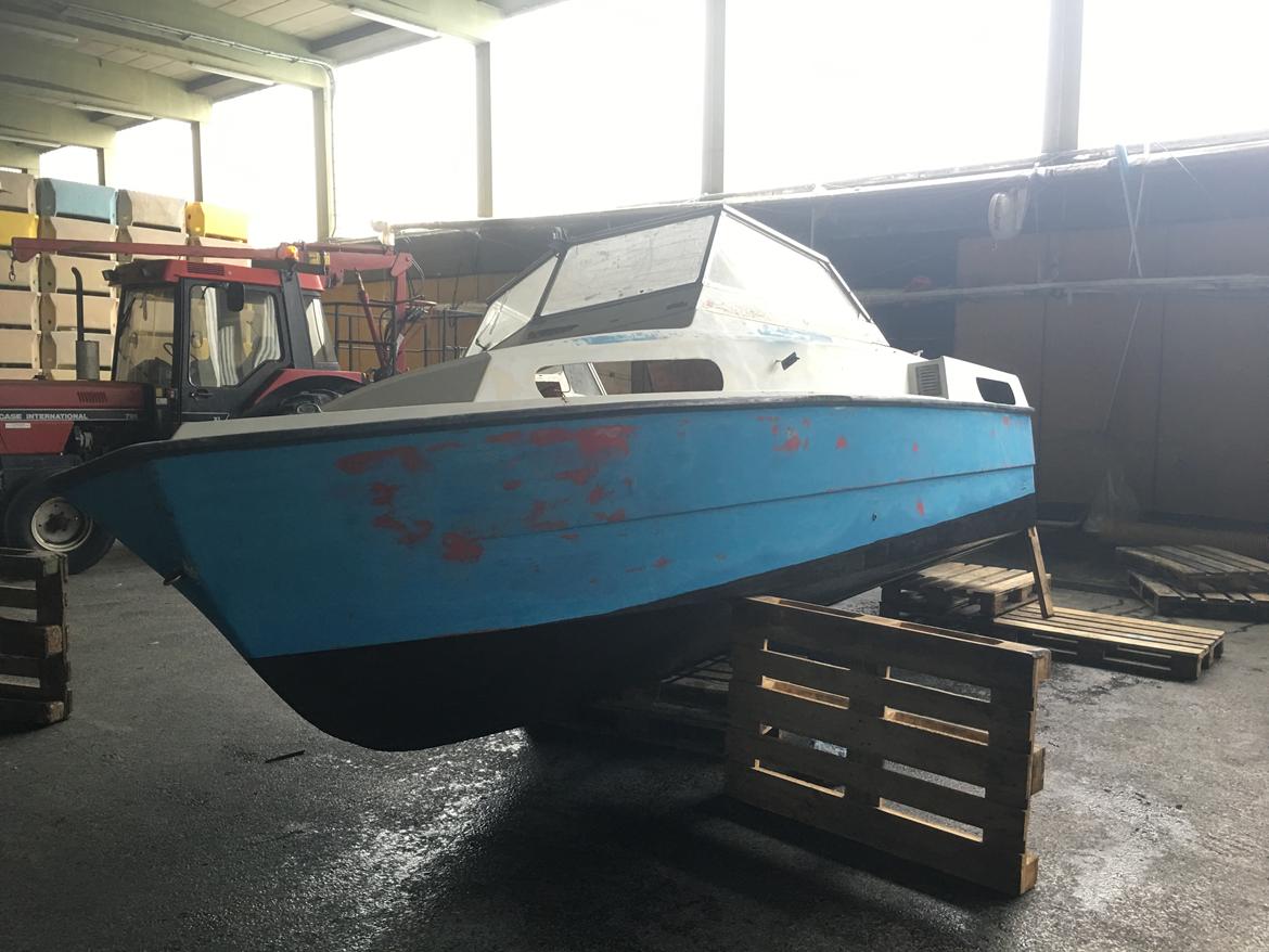 Folkeparca Folkeparca 22 - Efter den er blevet slebet ned og har fået sort bundmaling. billede 5