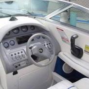 Sea Ray 220 OVERNIGHTER
