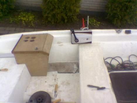 Limbo 12 - Yes Sir! så Blev pladen og Gas gear boxen samlet, mangler nu kun at sætte selvepulten Fast i skroget, og så Nitte det "beslag" Gas/Gear boxen sidder på fast! :) billede 14