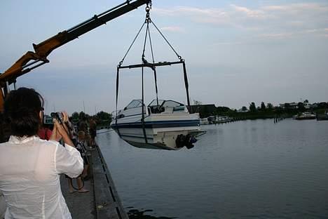 Bayliner 2155 SB -SOLGT - - Sen Juli aften 2006, så skal det konstateres om den holde tæt billede 8