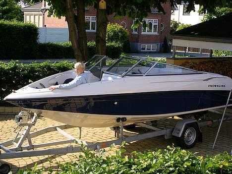 Crownline 180 BR - Båden på trailer i vores indkørsel billede 2