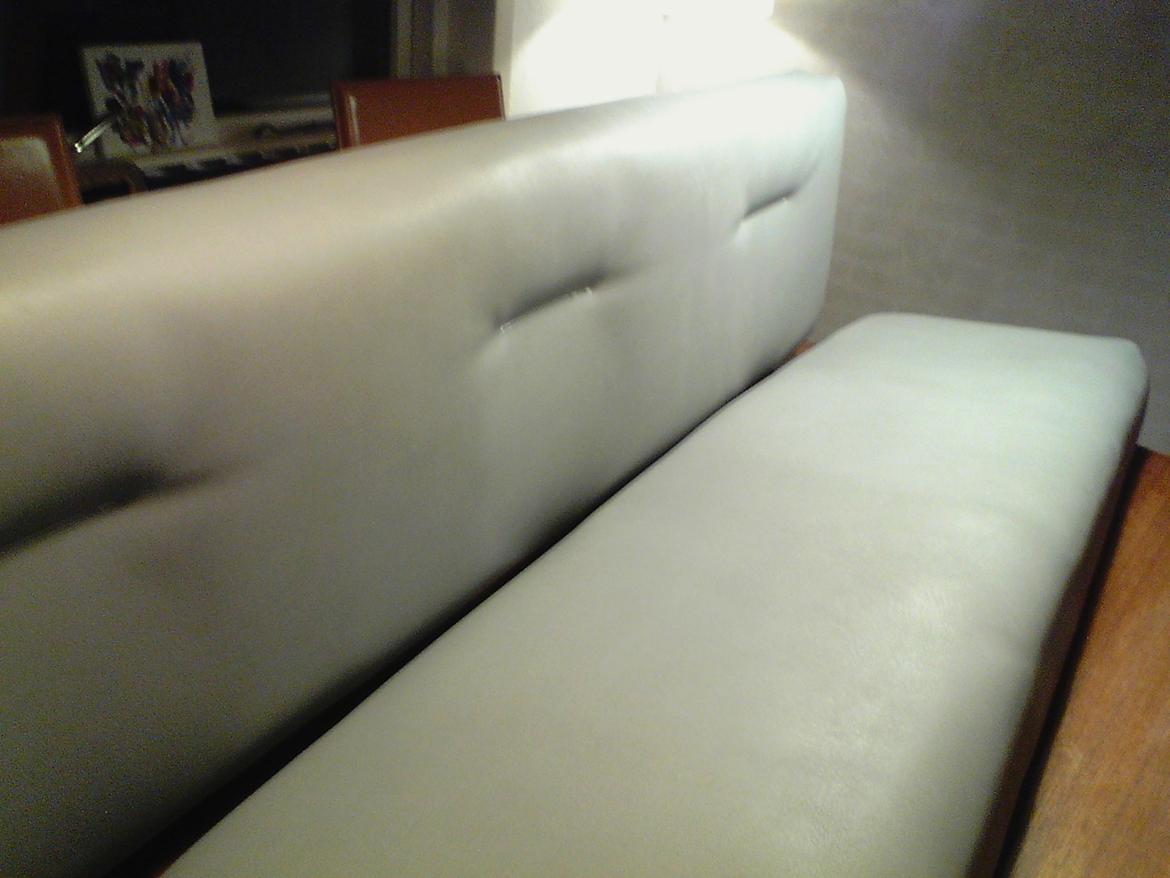 Ockelbo T16U - Den nye sofa er betrukket med grå nappa... Har selv syet det... ;) billede 25