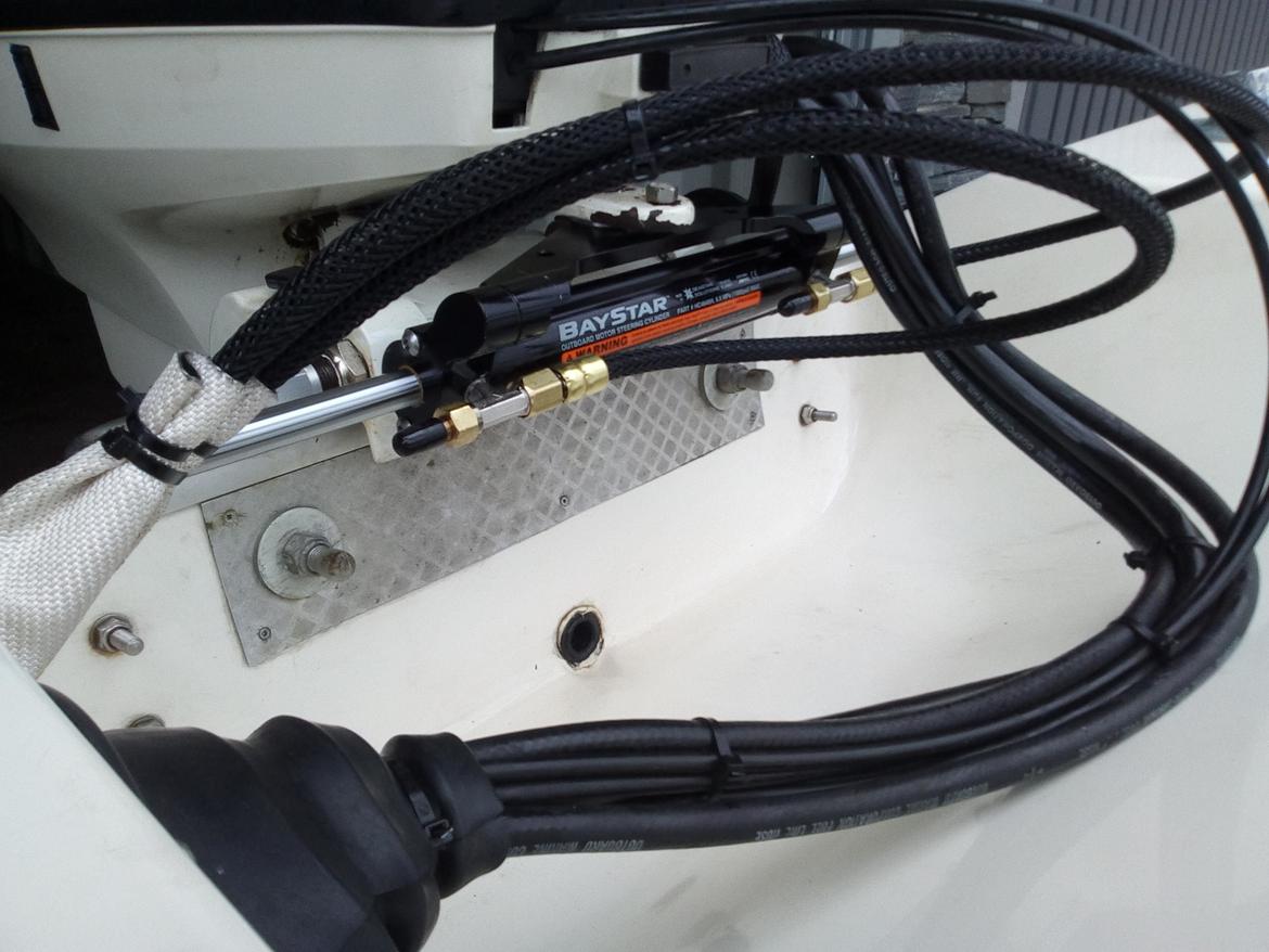 Fletcher Bravo Arrowsprint 13 - Den gamle Teleflexstyring gik trægt og derfor fik den en ny hydraulisk styring billede 17