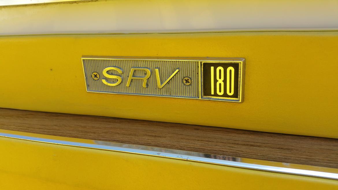 Sea Ray SRV 180 - Originalt emblem. En af mange fede detaljer på båden. billede 18