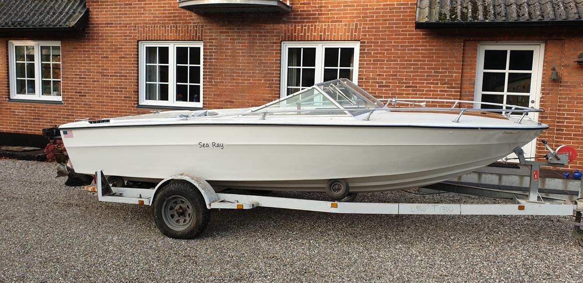 Sea Ray SRV 190 "Dauntless" - I smuk profil, som den tog sig ud ved afhentningen.  billede 2