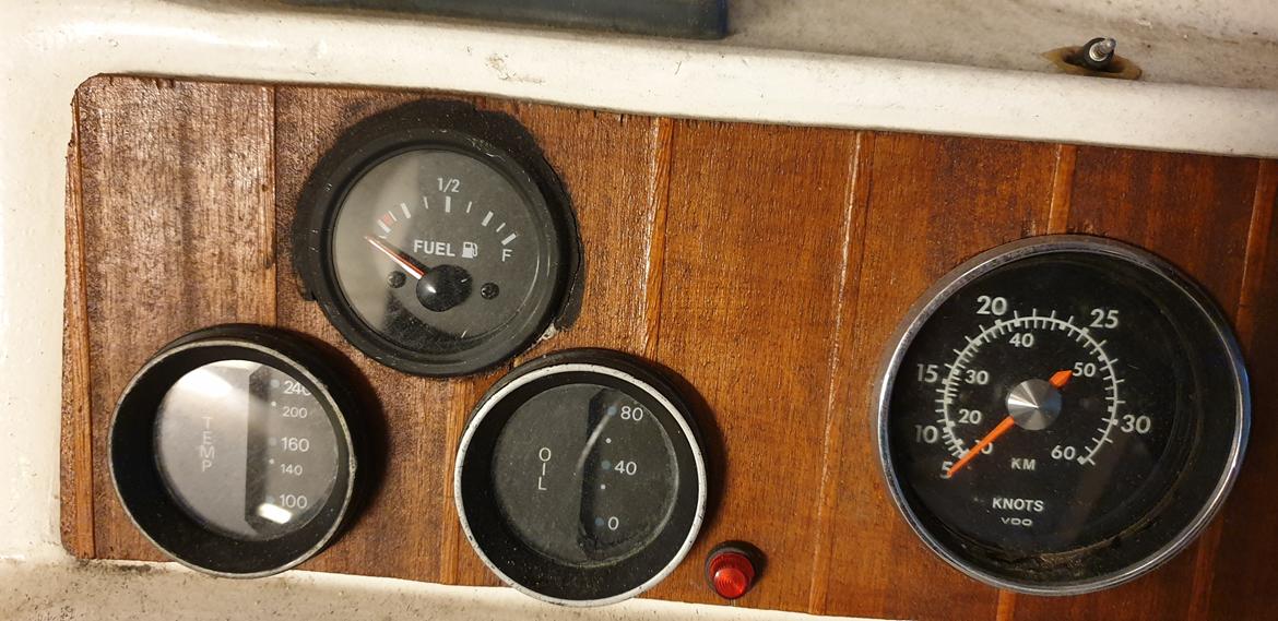 Sea Ray SRV 190 "Dauntless" - ...komplet Mercruiser-instrumentering er indkøbt, og er p.t. på vej over atlanten. Jeg udskifter tillige træet - det har vist set sine bedste dage...! billede 10