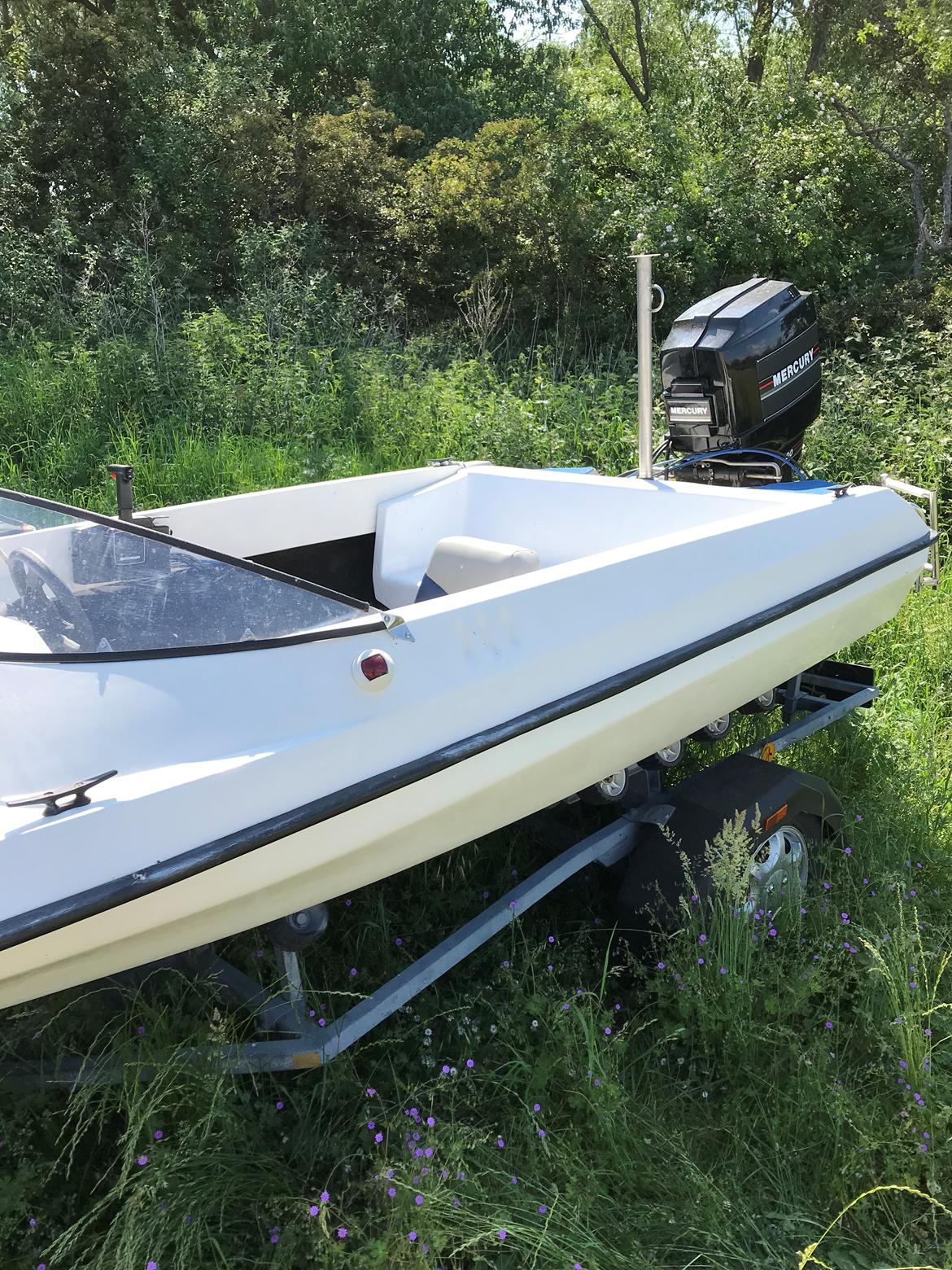 C 123 - Båden ses på land, kender hverken fabrikat eller model billede 1