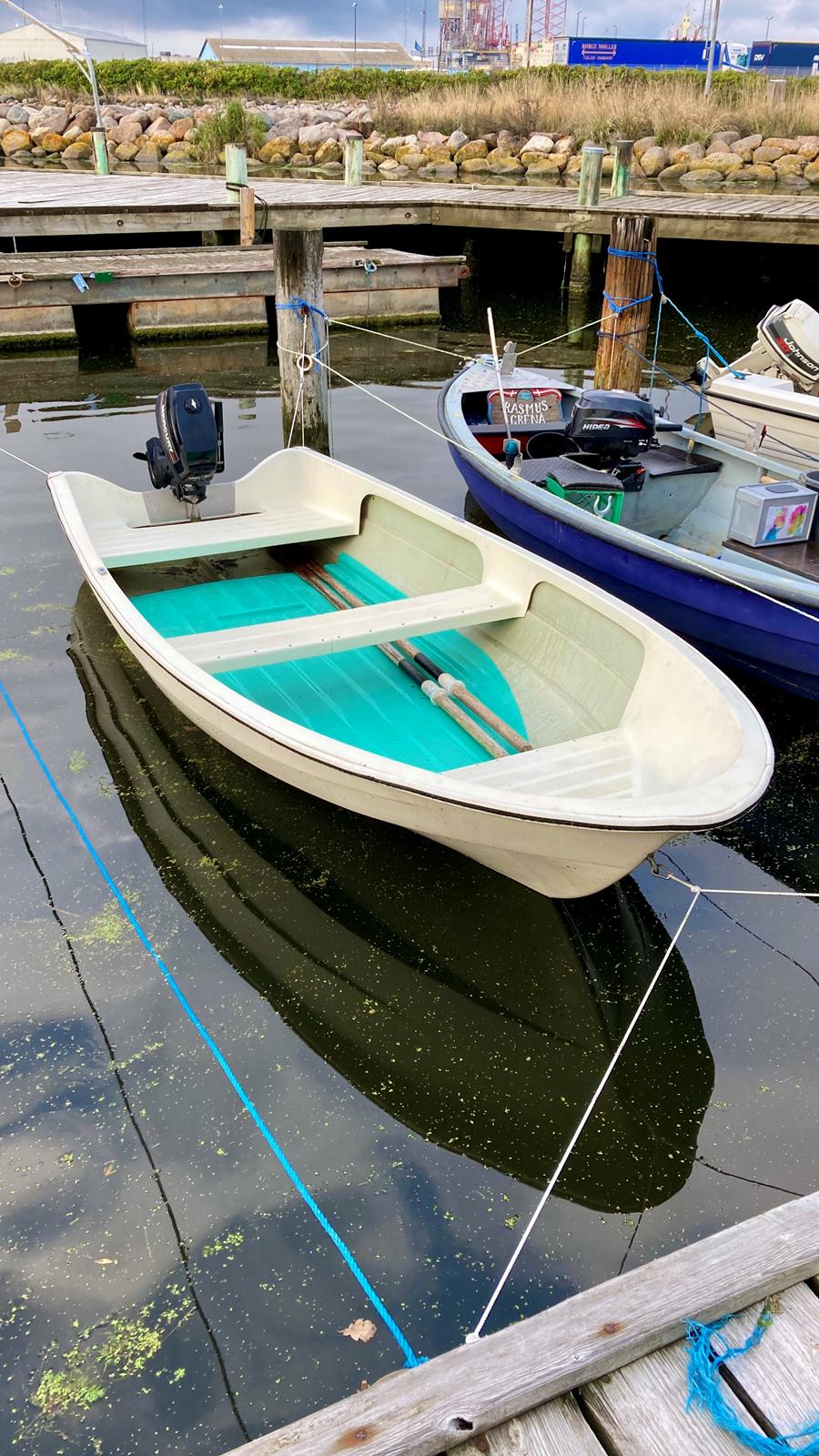Elan T400 - Sådan ser båden ud originalt, den dag jeg købte den. Sommeren 2021. billede 2