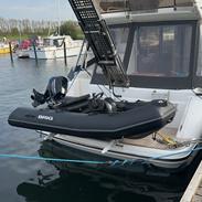 Brig Falcon 300 Tender