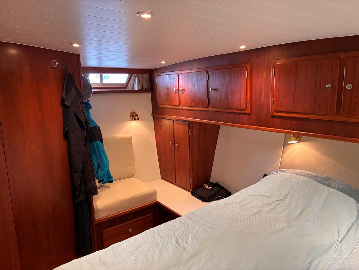 C Condor Comtess 44 - Agterkahyt efter renovering. Større køje, nyt loft og vinyl på skrogsider billede 12