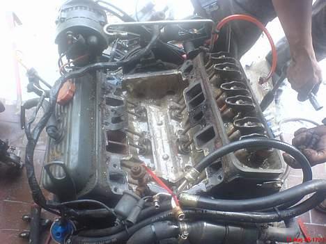 Four Winns 195 freedom - sådan ser motoren ud efter defekt manifold billede 6