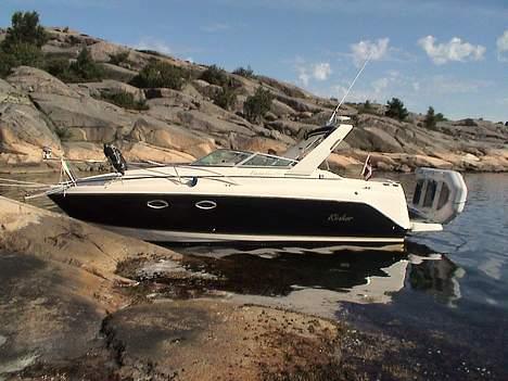 Rinker 270 Fiesta vee - Gummibåden er hængslet billede 4