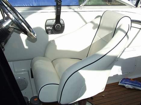 Bayliner 2655 Ciera - Ny førerstol m/ oppvippbar pute - 2007 billede 14