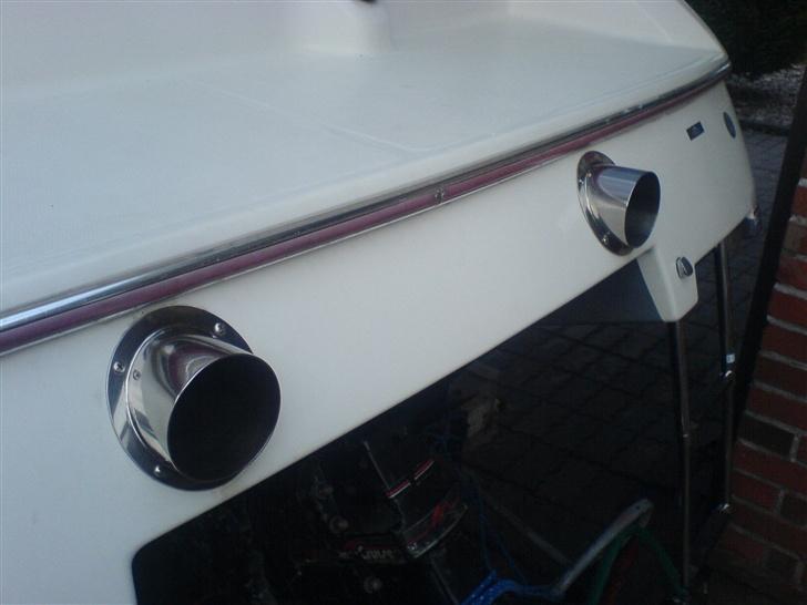 Bayliner 2252 Capri V8*DØD* - mmhhhh den lyd... årh bedre end sex ;) mhh.. V8!!! @ silent choice, og dem her er der ikke sådan særligt meget dæmpning på ;D billede 13
