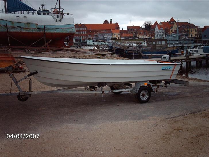 Alaska 440 - Kan fragtes på en trailer med max last på 500 kg, så den kan trækkes af de fleste småbiler . billede 6