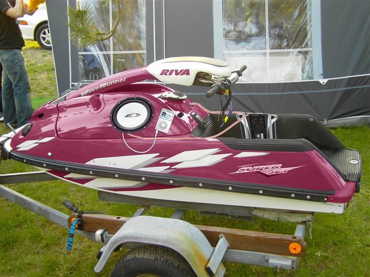 Yamaha super jet - JA, jeg vidste ikke lige hvad jeg skulle lave, så kom jeg på den ide at jeg kunne rediger mit jetski, så det gik jeg i gang med, det blev da rimelig okay, efter som at være nybegynder i Photoshop Cs2. billede 7