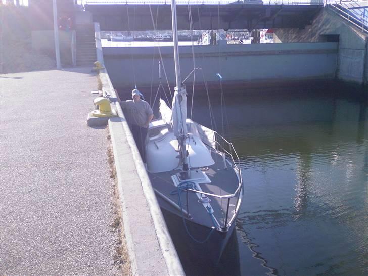 X Sagitta 26 - Indslusning Hvide Sande / Rinkøbing Fjord - har lige været en tur ude i 3-4m bølger i vesterhavet Alene med damen billede 6