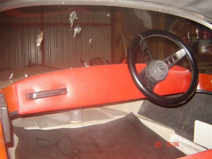 Hille delphin 350  SOLGT - der er lige lidt fugleklatter, der er mange fugle i laden ;D og så er der kommet tæppe over gummimåtten. billede 10