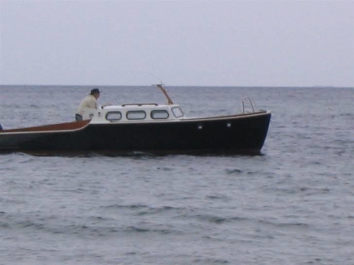 C Chalup  træbåd - Og her efter 21 timer´s sejlads er vi meget tæt på at være Hjemme i Gilleleje, hade et stop på sejerø for at tanke og få en lille lur. Fed tur  billede 4