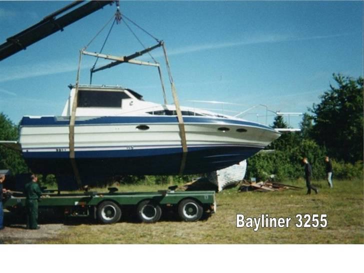 Bayliner 3255 Avanti - båd under bugsering billede 1