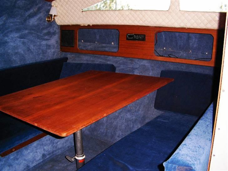 Bayliner 3255 Avanti - en sidde gruppe i kahyt - der er også sidegruppe i styrhus billede 5