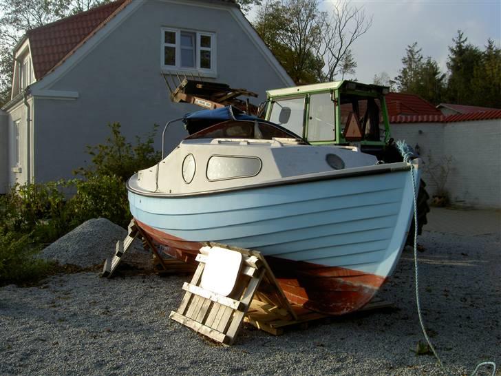 Faaborg 1 - Båden står stadig hos sælger da vi ikke endnu har fundet en transportløsning hjem til Haverslev (Båden står oppe i det mørke nordjydske) billede 3