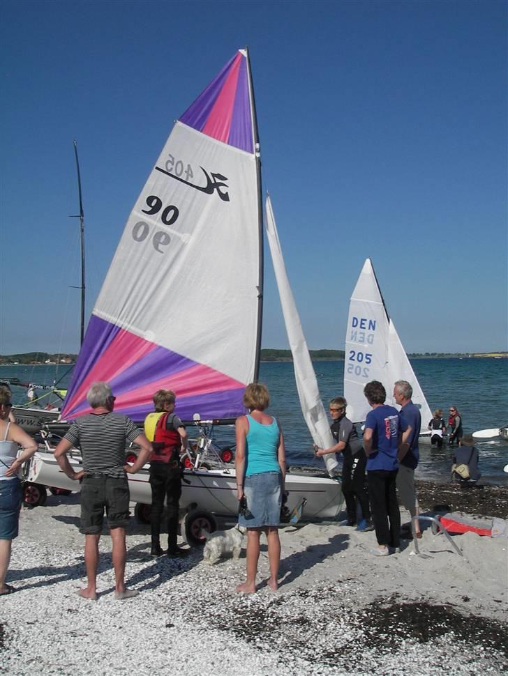 Hobie Cat 405    2. plads DM 09 - Til Sail Exstreme i kerteminde 10-11 maj 08    -     Mig og Jeppe (min makker) som rigger af billede 4