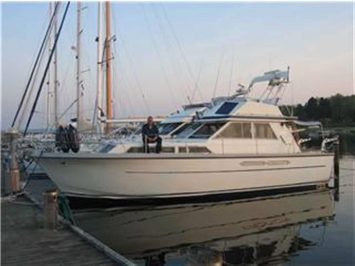 Princess 37 fly - Gribben2 ligger i vandet billede 2