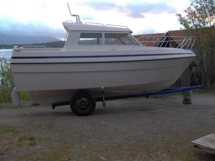 B Norcraft 27 - Billedet er taget i Tomrefjord i Norge da båden var klar til at blive fragtet til Færøerne. billede 1