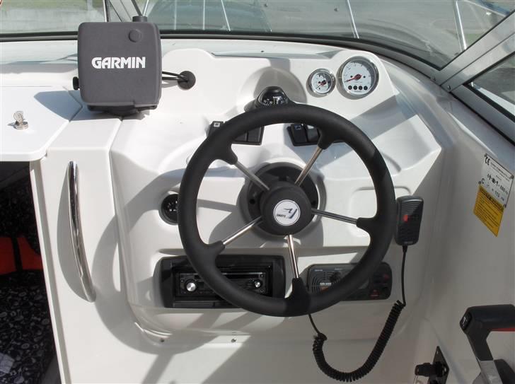 Karnic 2050 - så blev Garmin og VHF monteret - som vi startede ud med billede 11