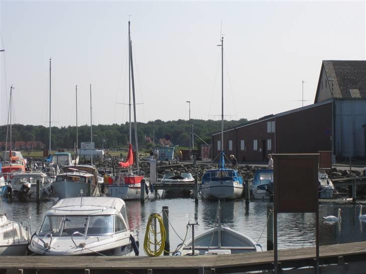Monterey 180 - Båden ligger i vandet i midten billede 10