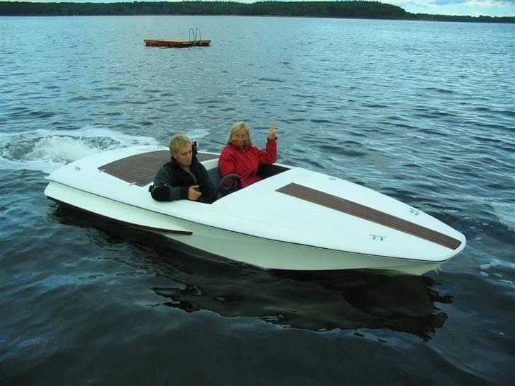 Glasfiberbåd 215 hk JETBÅD - første tur i vandet billede 1
