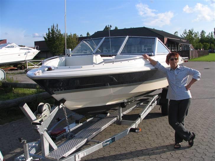 Bayliner 1950 Capri  - Båden til venstre på land billede 1