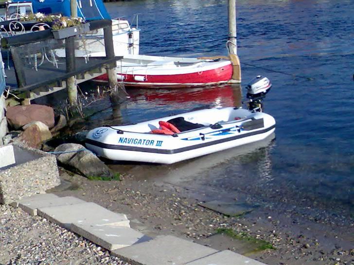 Gummibåd navigator**solgt** - lagt til kaj ved kanalkroen i karrebæk billede 1