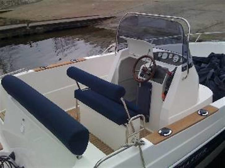 Ocean Master 620 - Fin soveplads under pult billede 3