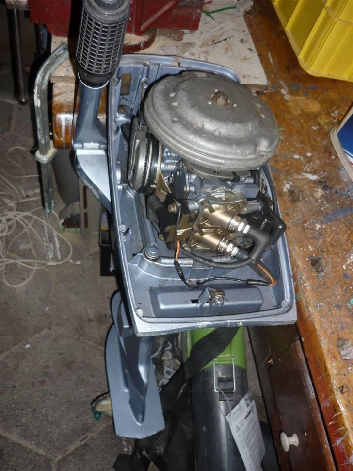 Limbo 12 - evinrude under servicering billede 10