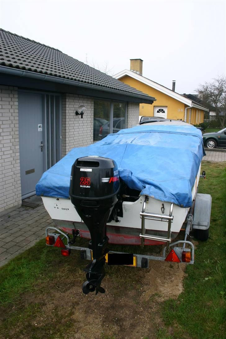 J Jolle - Motor monteret og båden klar til blive kørt til vandet billede 4