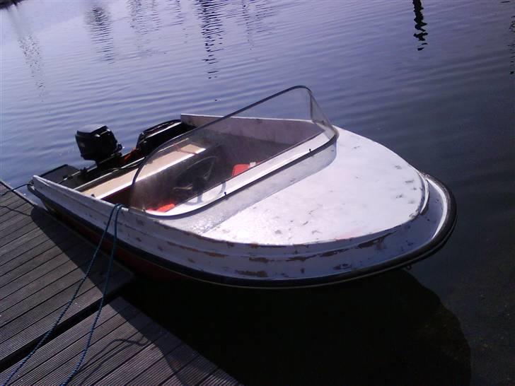 Ørnvik x - det er den gamle motor der sidder på og r ikk malet  billede 2