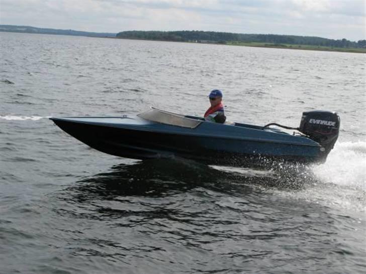Labrador 143 SOLGT - Se benene stikker ikke ud af bunden. Man kan godt bukke 2 meter sammen. Indrømmet der er laaangt op når foden går i krampe. ;0) billede 1