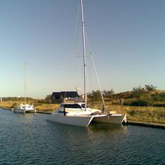 Flerskrogsbåd costum 36