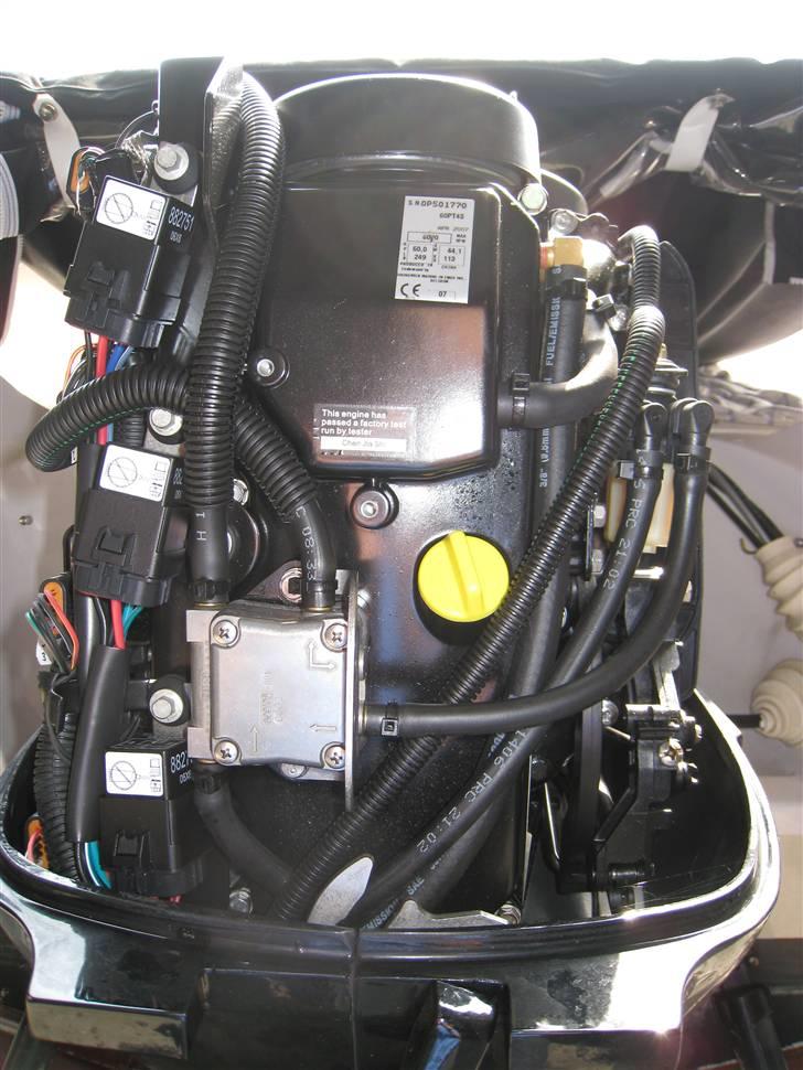 Ørnvik 470 - Motoren uden topbeklædning - Bagfra billede 13