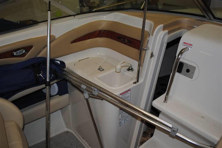 Sea Ray 230 Cabin. - Meget vigtigt en lille vask... billede 8