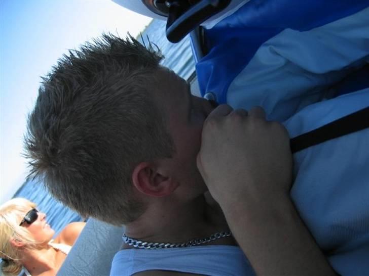 Sims Super Sims Super V - Vi glemte lige og købe en pumpe. så vi måtte selv puste den op første gang. :) her er jeg igang. billede 5