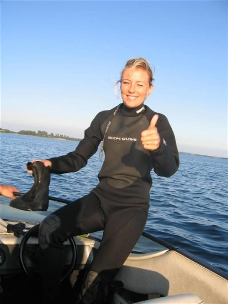 Sims Super Sims Super V - her er lige et billede af damen der er ved at gøre sig klar til og skulle i vandet. billede 7